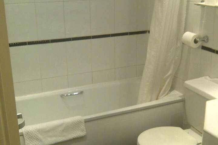 Room 26 of 33