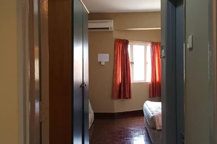Room 27 of 86