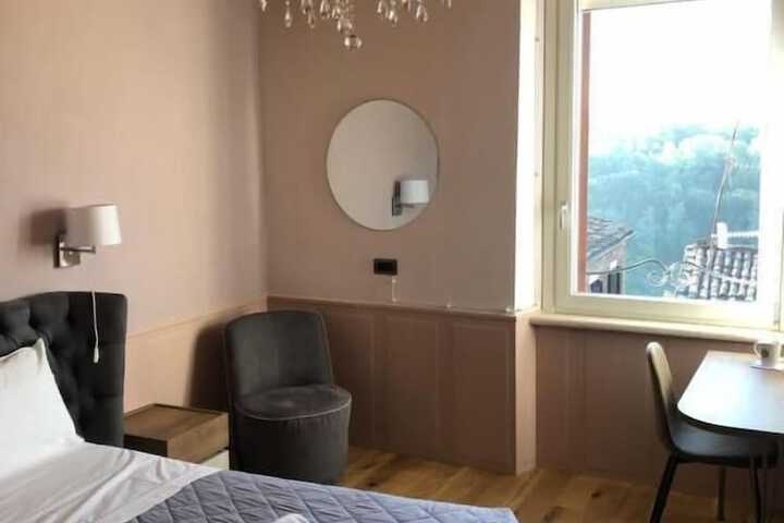 Room 33 of 68