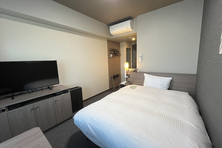 Room 6 of 39