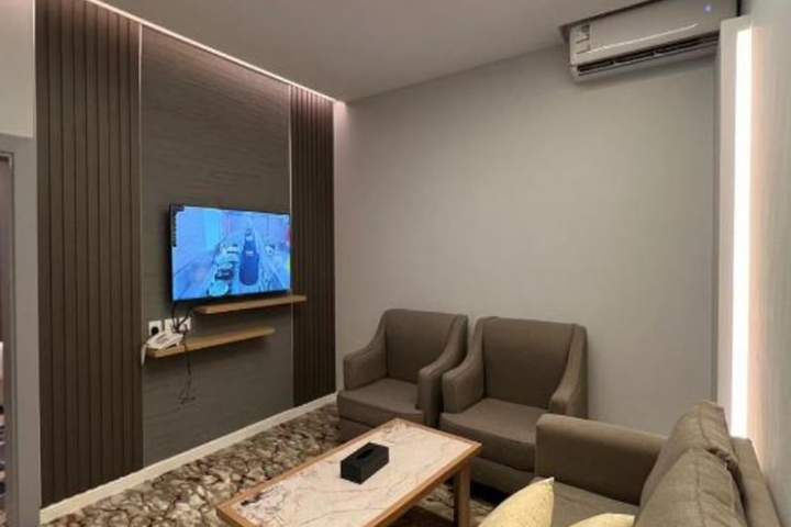 Lounge 69 of 83