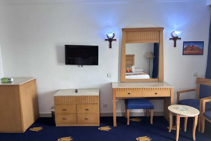 Room 25 of 117