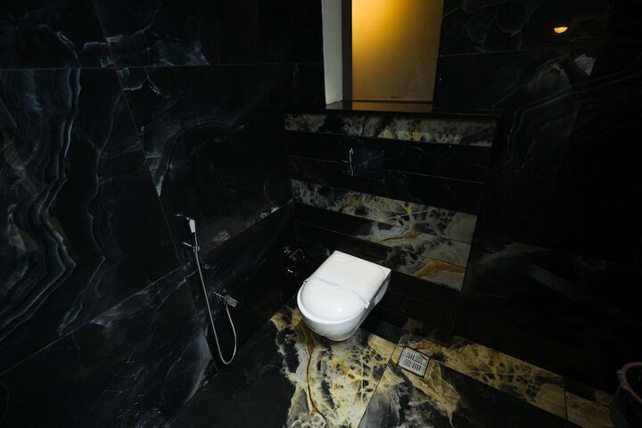 Room 10 of 27