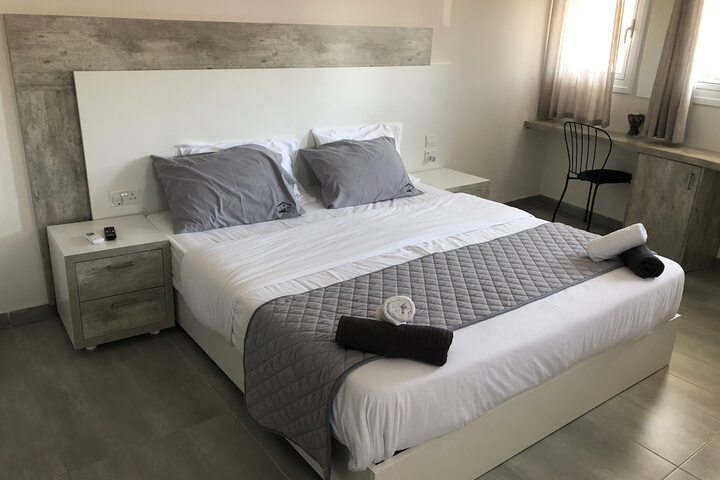 Room 6 of 99