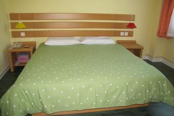 Room 12 of 30