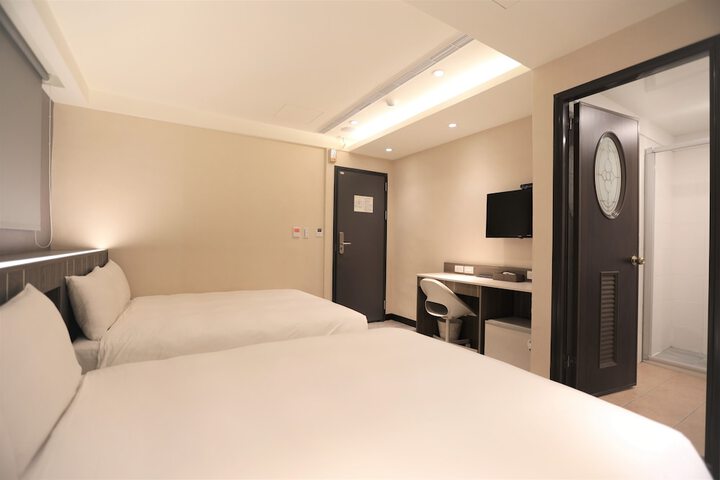 Room 43 of 79
