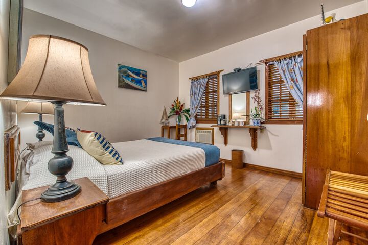 Room 11 of 34