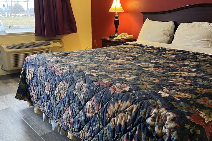 1 King Bed (12 of 12)