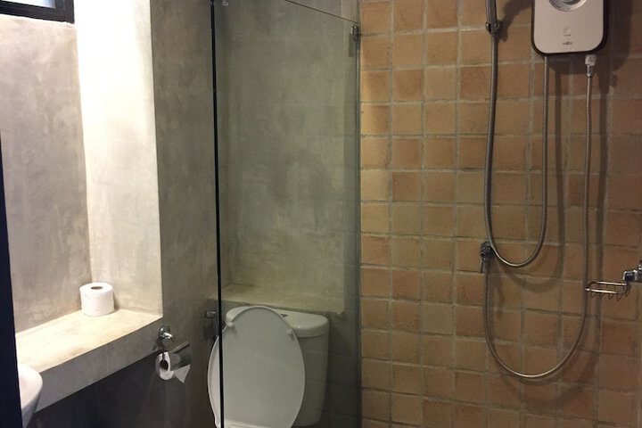 Room 25 of 48