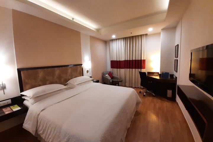 Room 6 of 62