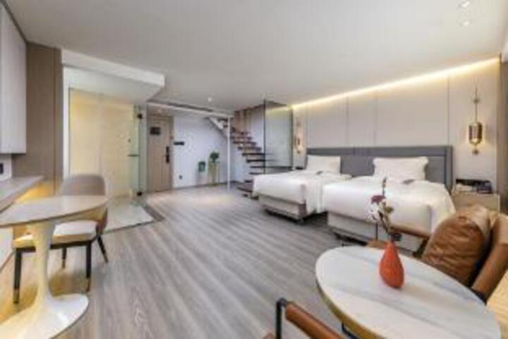 Room 10 of 11