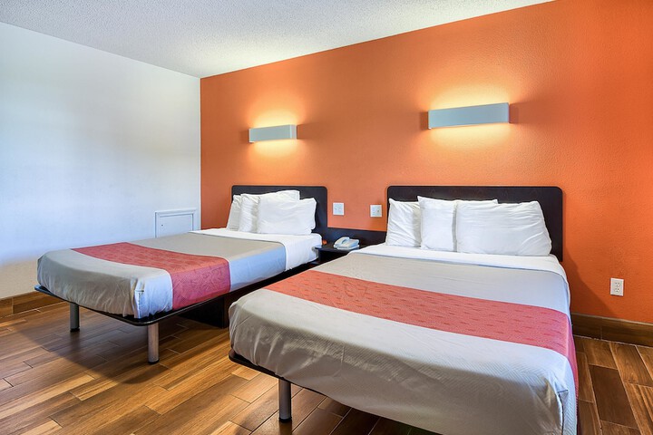 2 Double Beds (3 of 9)