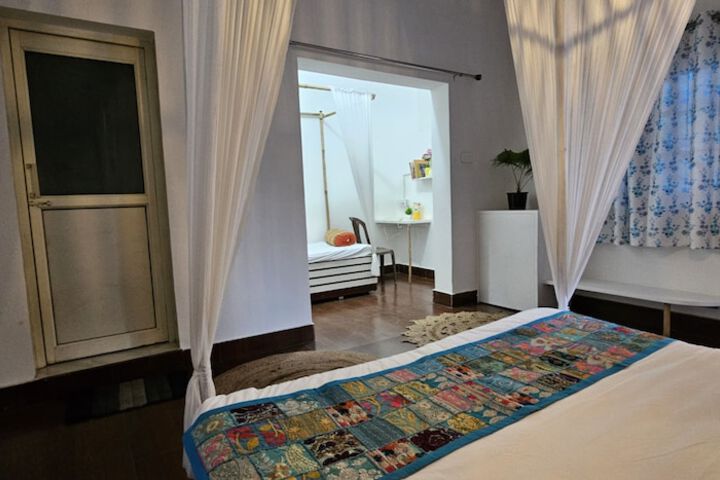 Room 9 of 63