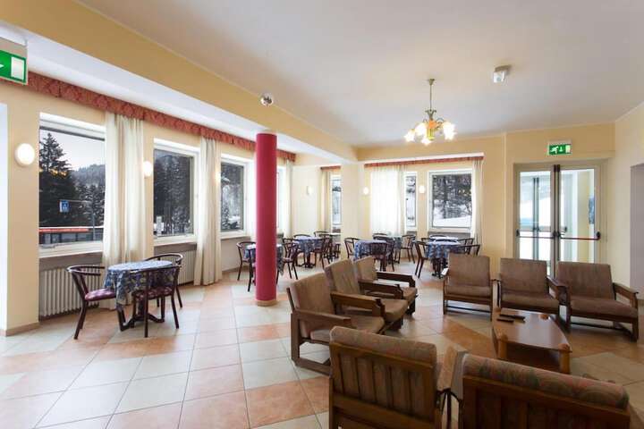 Entrance & Lobby