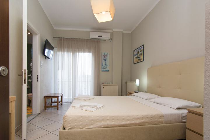 Room 46 of 103