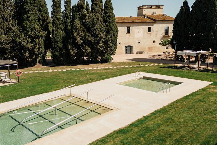 Hotel with Pool