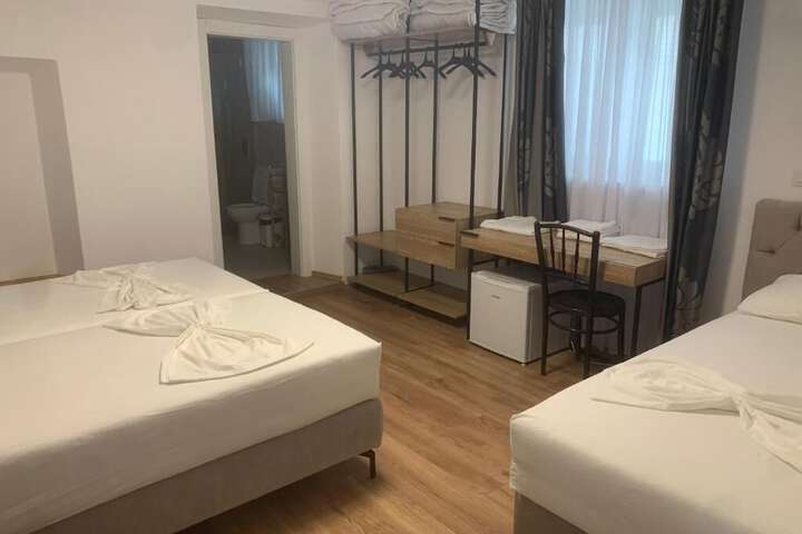 Room 21 of 37