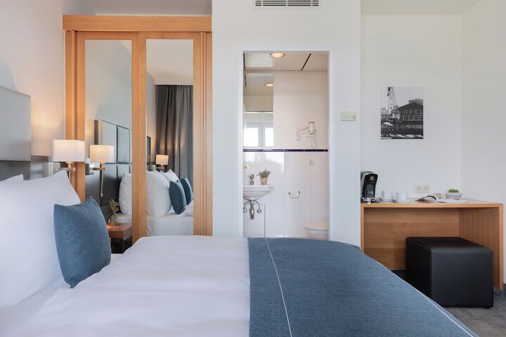 Room 25 of 107