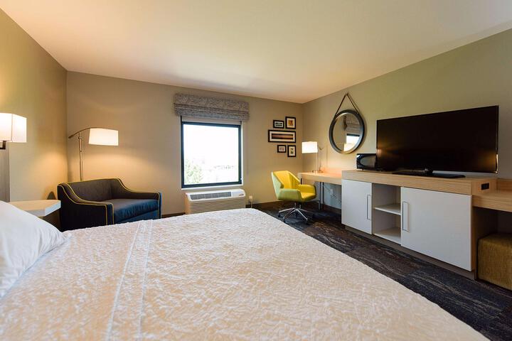 1 King Bed Accessible (5 of 12)