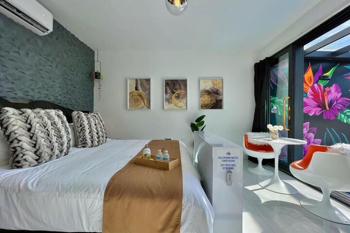 Room 12 of 77