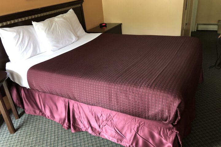 1 King Bed (5 of 6)
