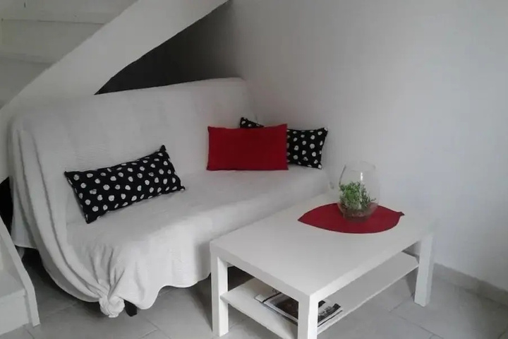 Room 2 of 6