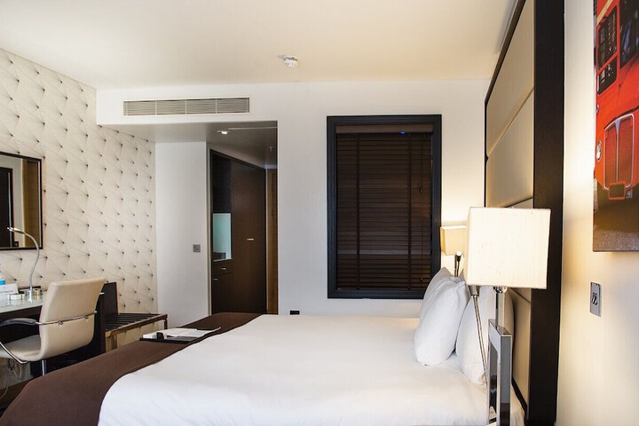 Room 11 of 82