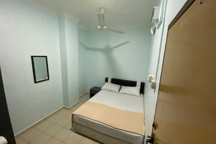 Room 9 of 20