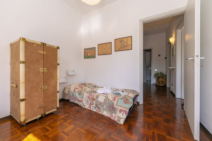 Room 16 of 30
