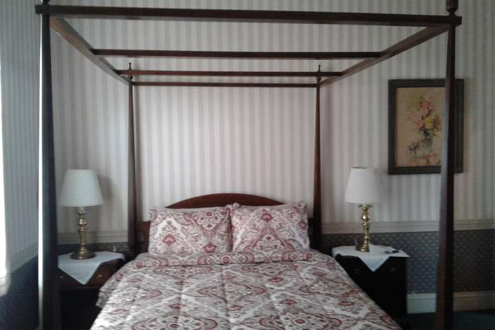 Room 7 of 42