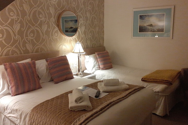 Room 9 of 27