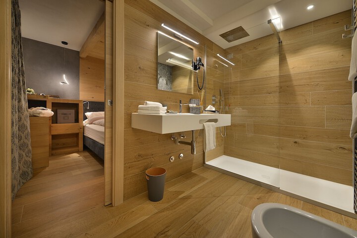 Room 143 of 211