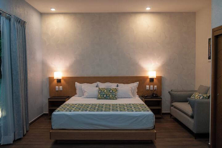 Room 9 of 33