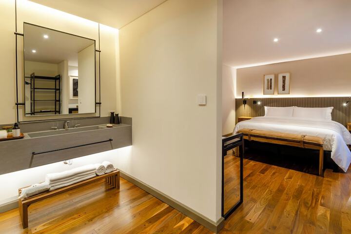 Room 11 of 32