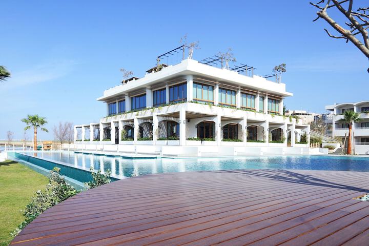Pool 21 of 30