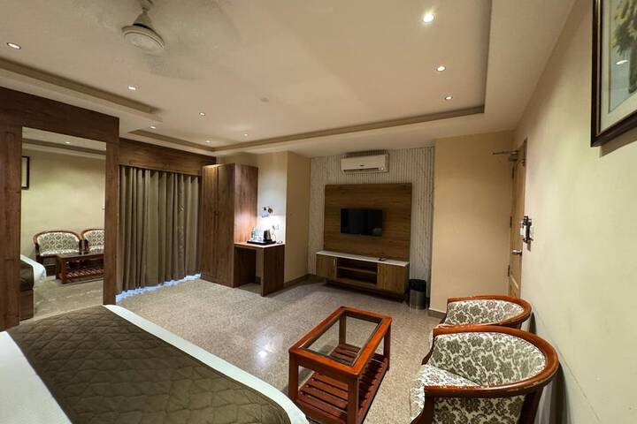 Room 9 of 20