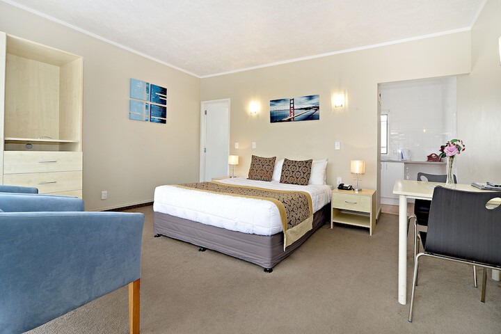 Room 8 of 34