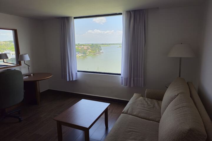 Room 9 of 40