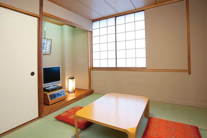 Room 18 of 65