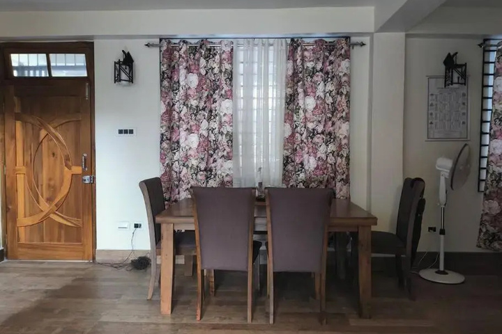 Room 2 of 10