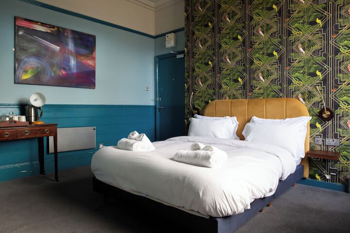 Room 3 of 10