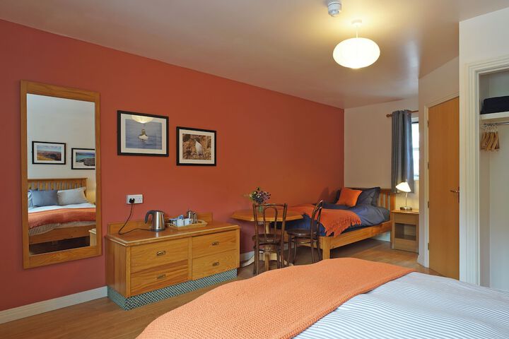 Room 10 of 33