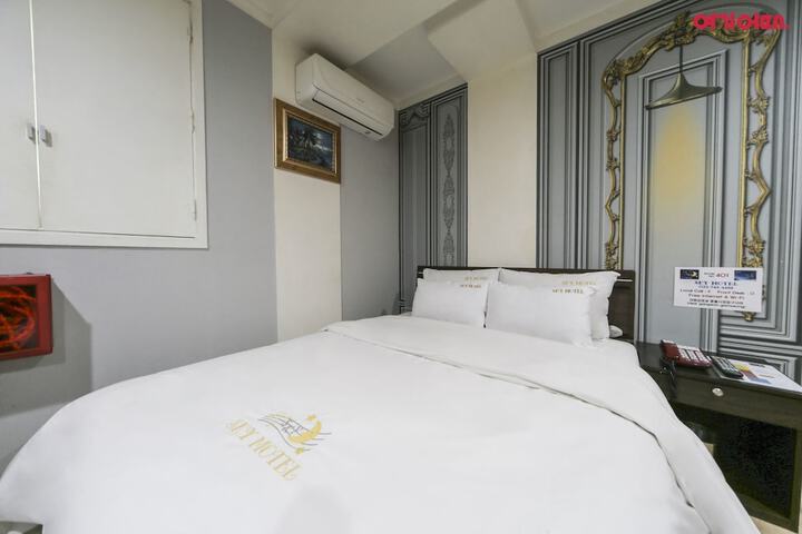 Room 28 of 55