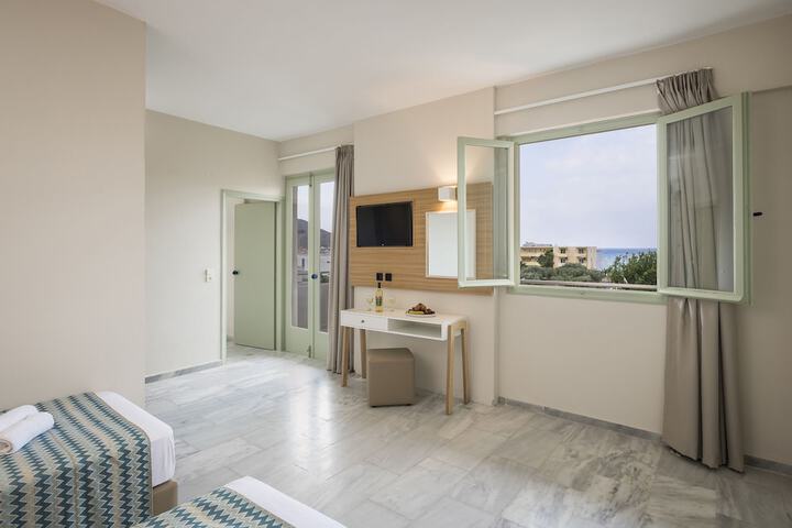 Room 16 of 36