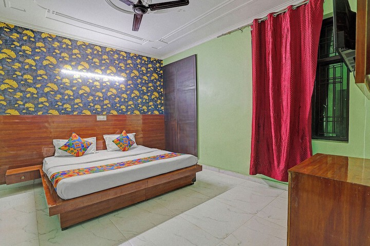 Room 8 of 18