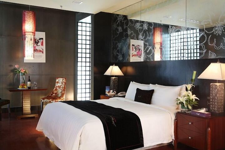 Room 4 of 12