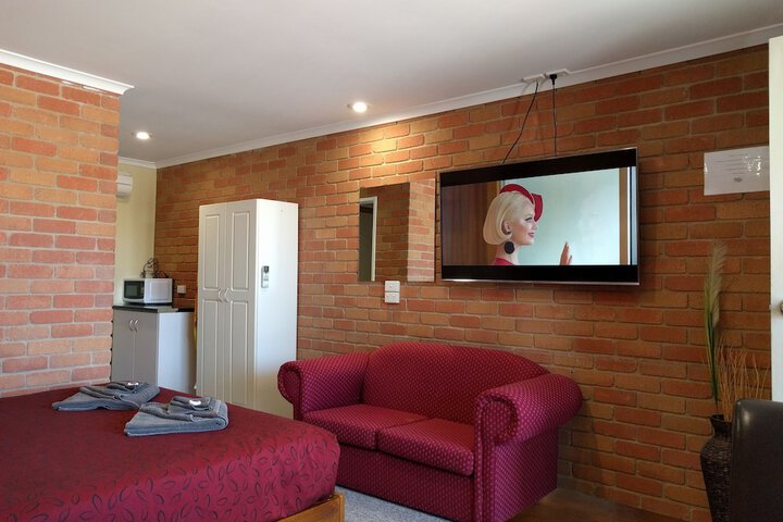 Room 5 of 74