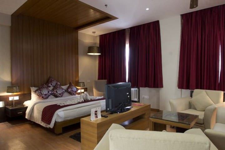 Room 11 of 27