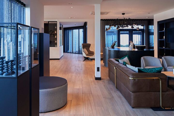 Guest Lobby