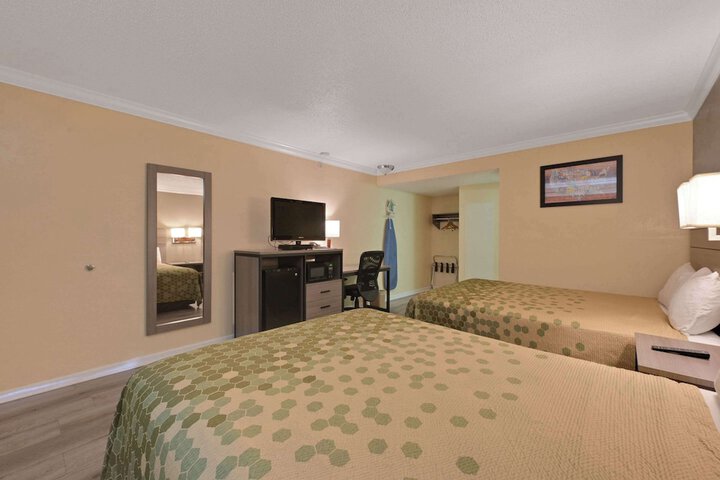 1 Queen Bed (12 of 24)
